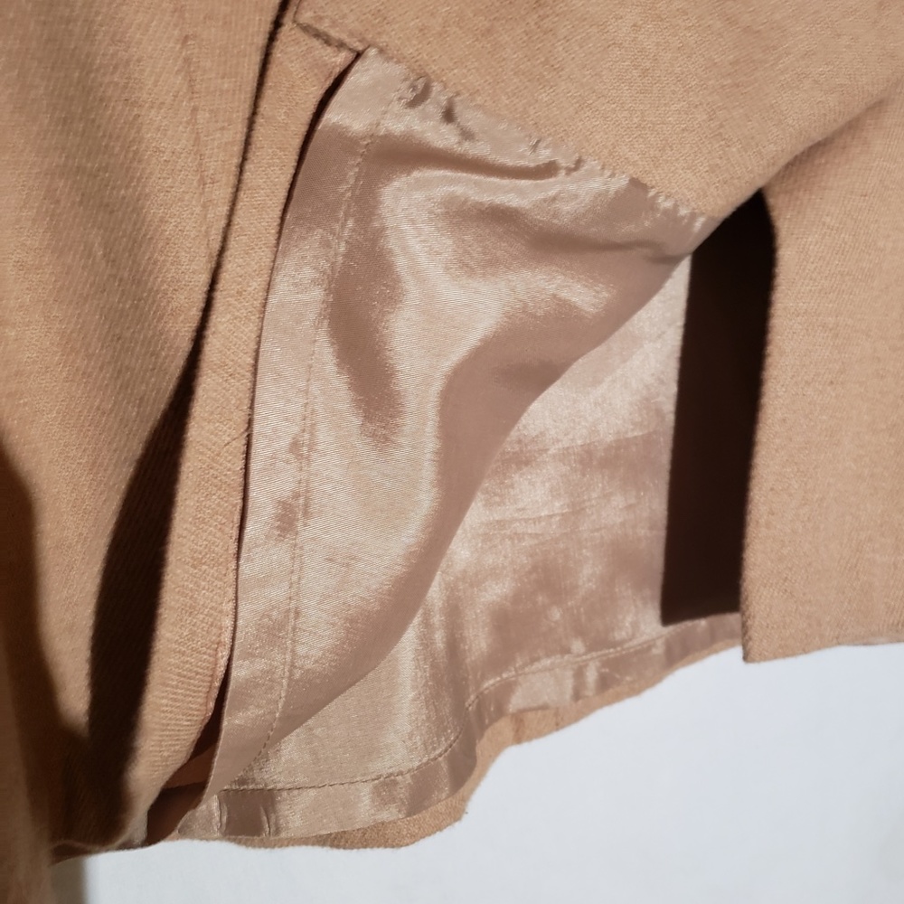 *Banana Republic* Tan front button A-line skirt, size 2 - Picture 5 of 10